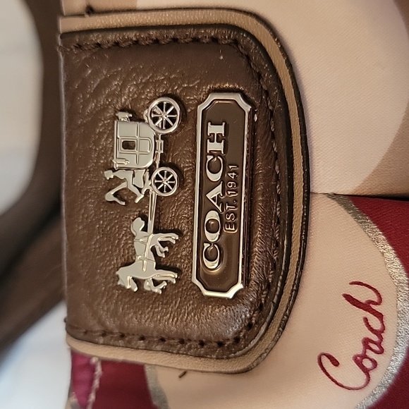 Coach woman’s handbag. - Picture 9 of 12